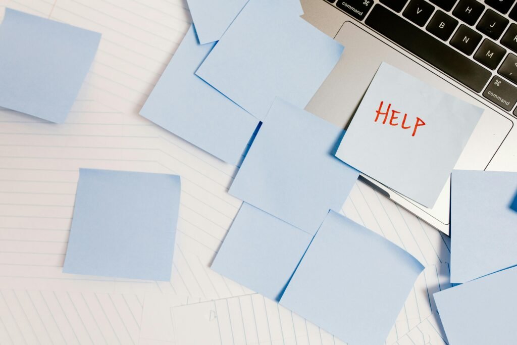 help shown on a post it note by a keyboard
